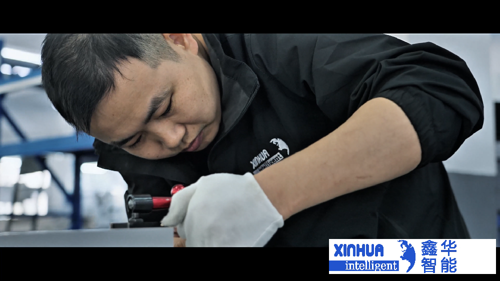 点胶机曲面屏点胶溢胶的问题要如何解决？