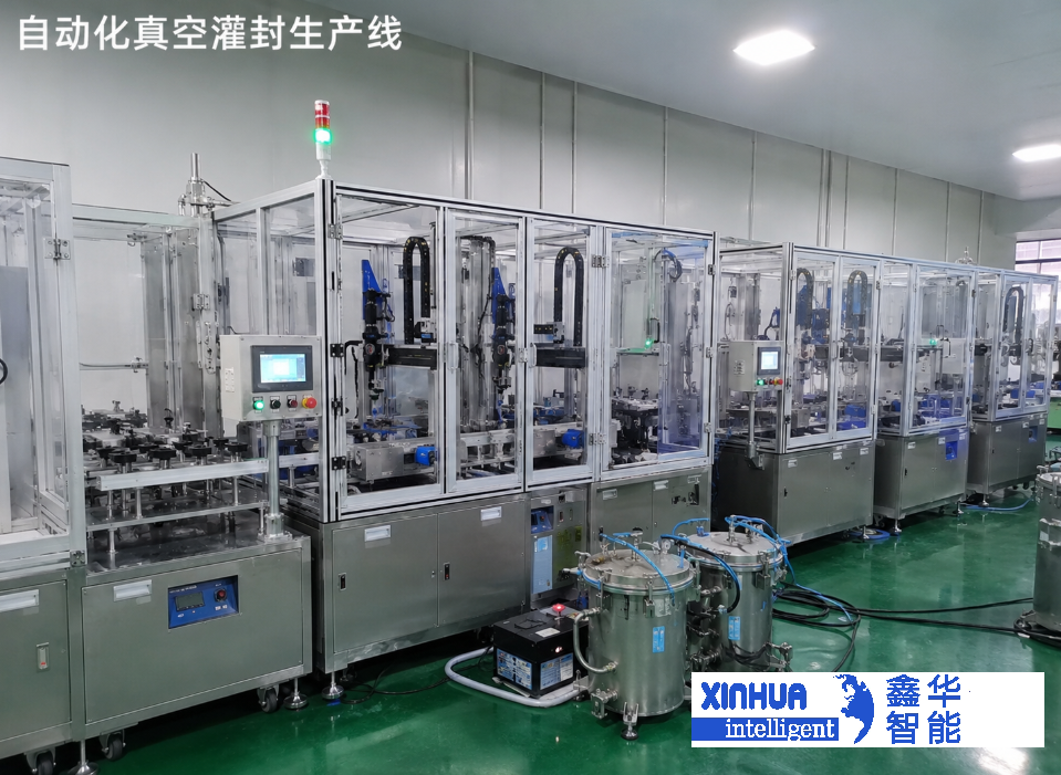 典型的自动化真空灌封生产线，包括上料、点胶、固化、下料和夹具回流系统